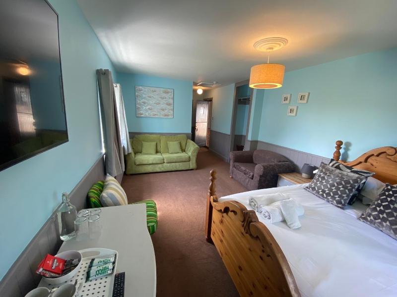 Deluxe Family Room image 2