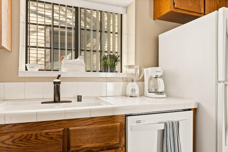 One-Bedroom Apartment image 3