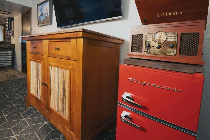 Standard Queen Room image 3