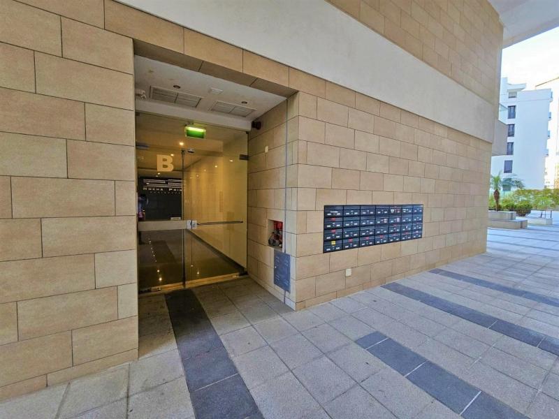 Rocha Prime Center Garage Flat - image 9