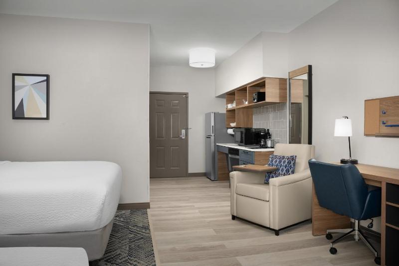 Queen Studio Suite with Two Queen Beds - Mobility Access Tub/Non-Smoking image 4