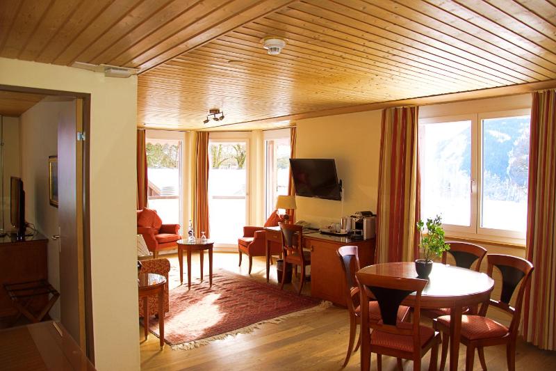 Suite with Balcony and Jungfrau view image 4