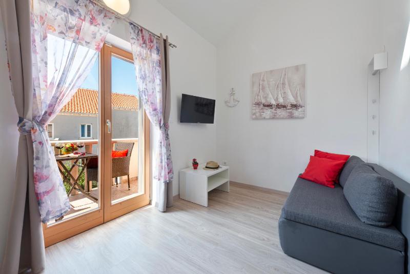 Standard Studio Apartment with Balcony and Sea View  image 3