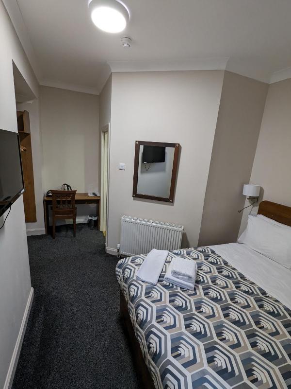 Small Double Room image 1