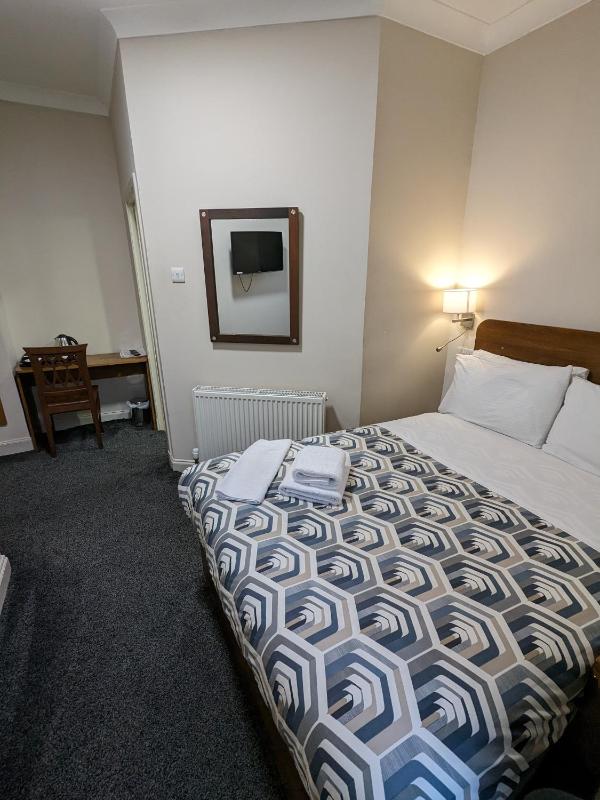 Small Double Room image 2