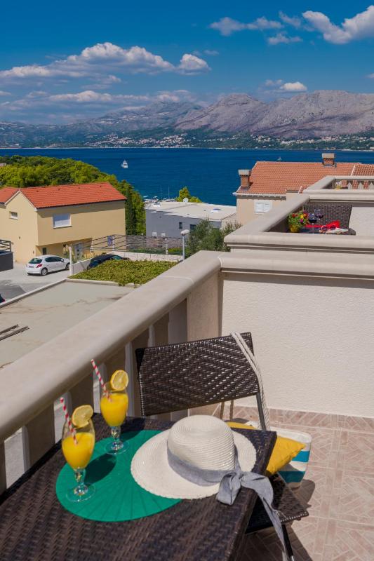 Gallery One-Bedroom Apartment with Balcony and Sea View image 4