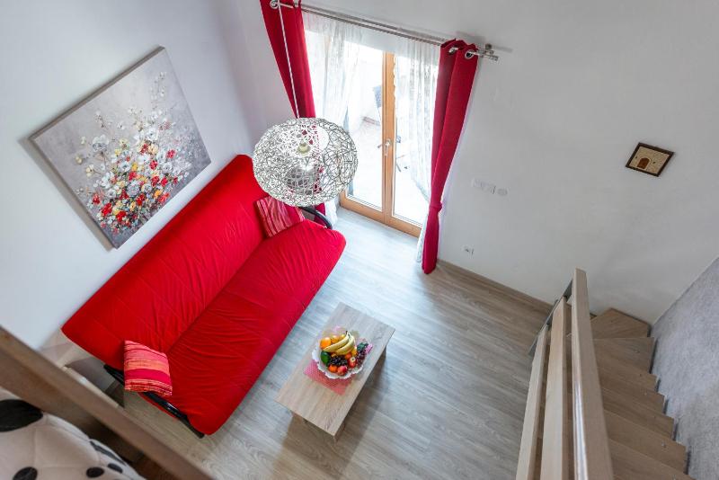 Superior Gallery One-Bedroom Apartment with Balcony and Sea View image 3