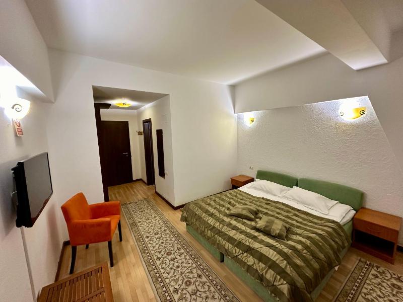 Double Room image 4