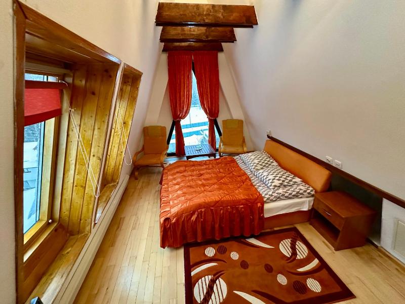 Double Room with Shared Bathroom image 3