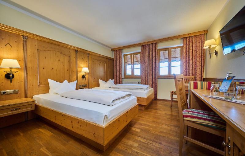 Twin Room image 1