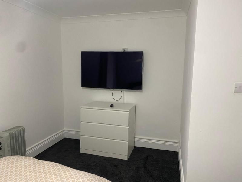 Circle Guest House Bed Only - image 4