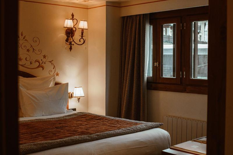 Small Double Room image 1