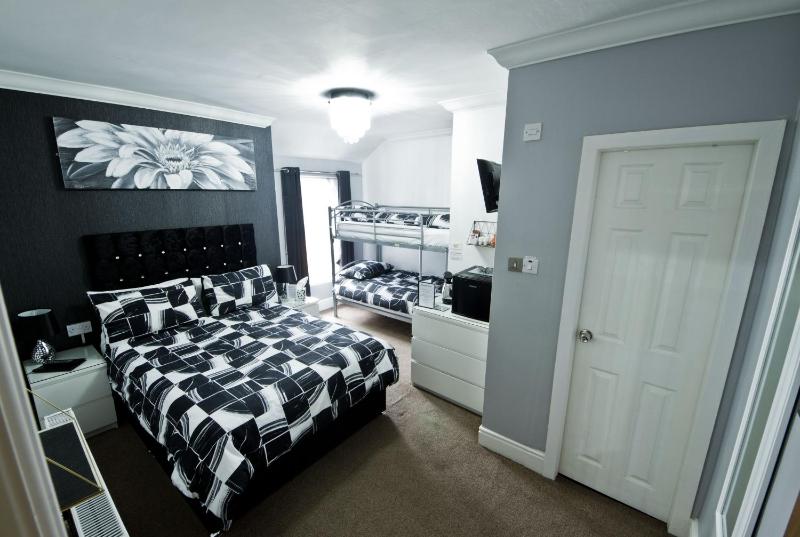 Superior Family Room image 1