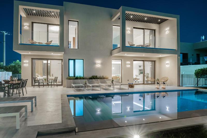 Three-Bedroom Villa image 1