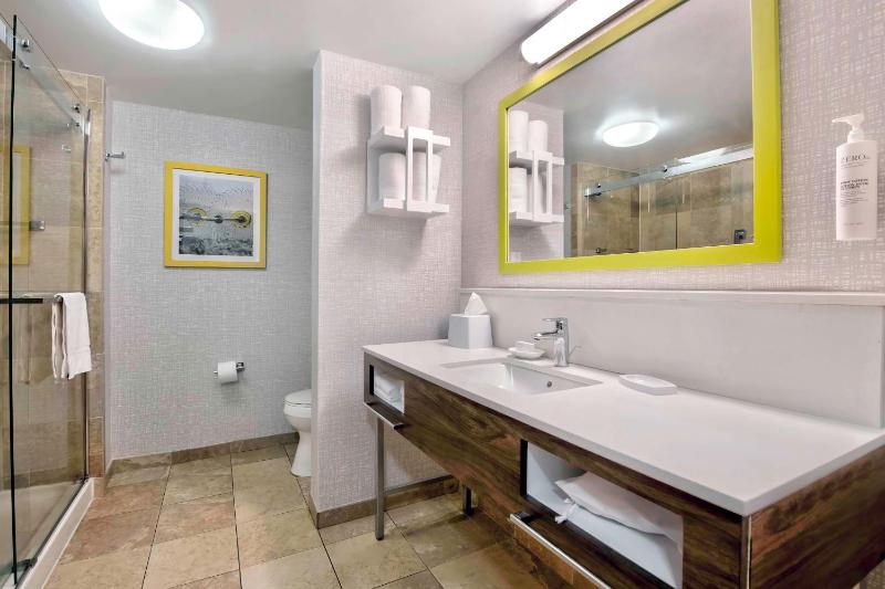 King Room - Non-Smoking image 2