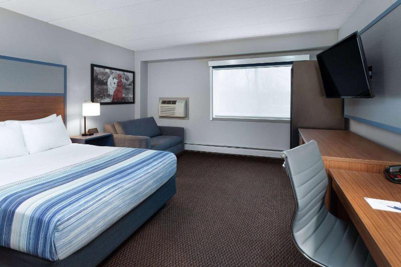 Queen Room - Mobility Access/Non-Smoking image 3