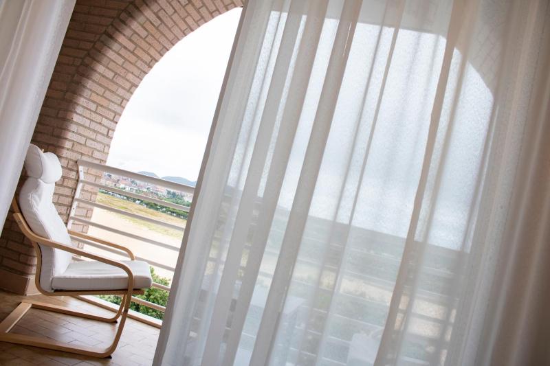 Family Room with Sea View image 3