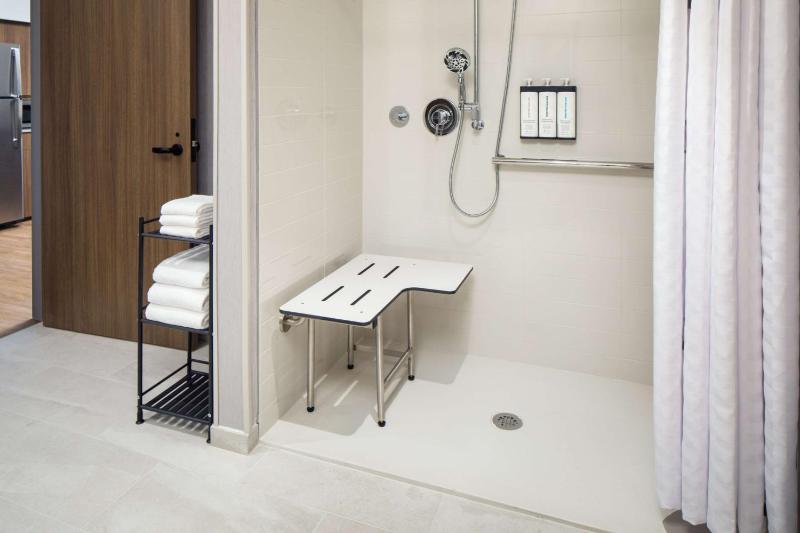 King Suite with Sofa Bed and Roll-In Shower - Disability Access image 4