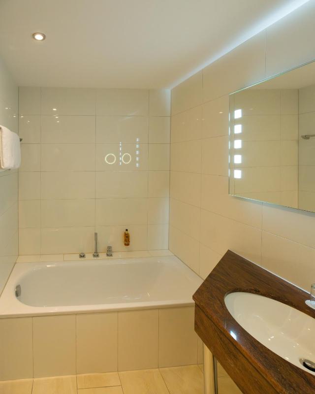 Double or Twin Room image 2