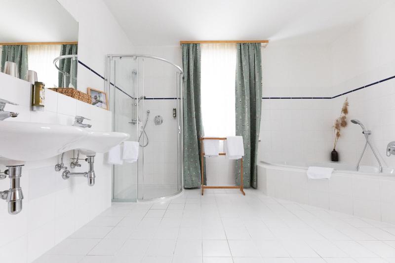 Two-Bedroom Apartment with Balcony image 2