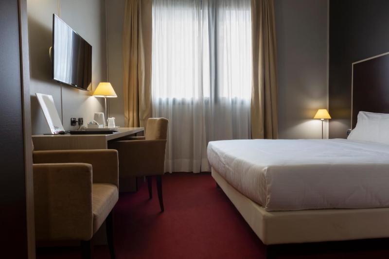 Classic Double Room (1 Adult) image 3