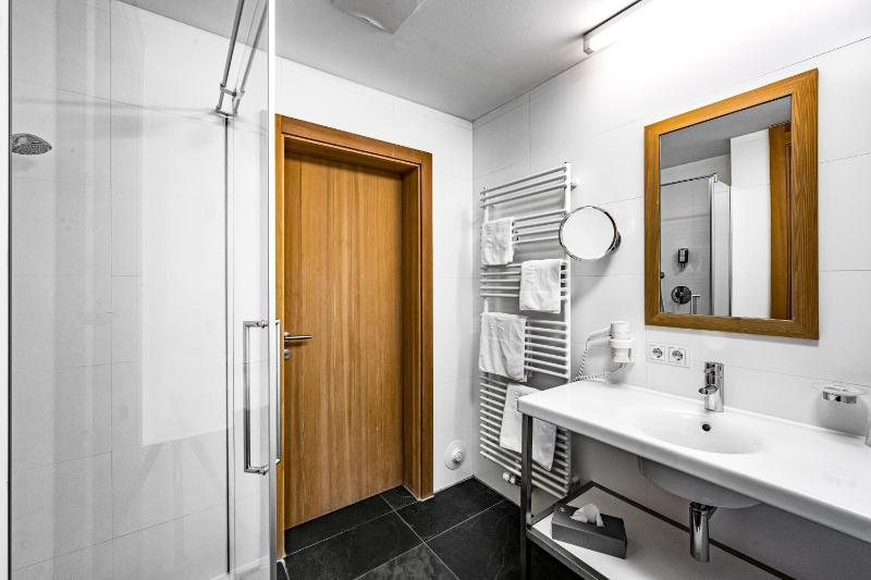Deluxe Double Room image 2