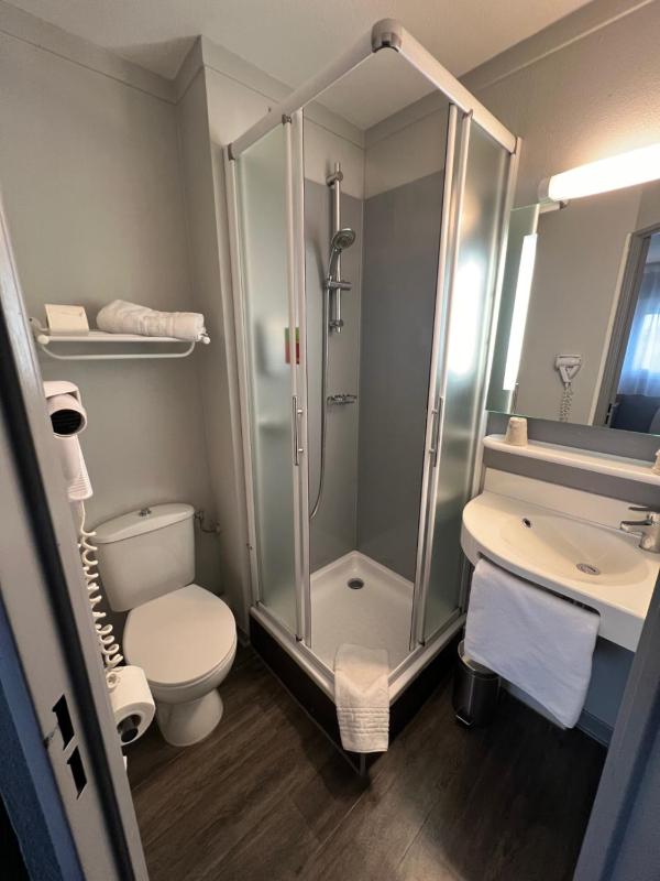 Twin Room image 1