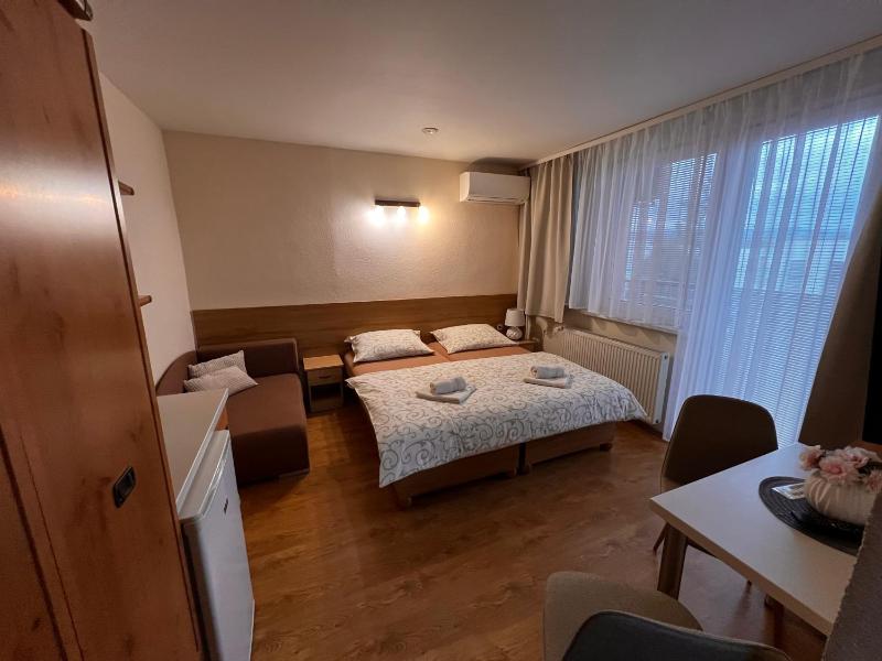 Double Room image 3