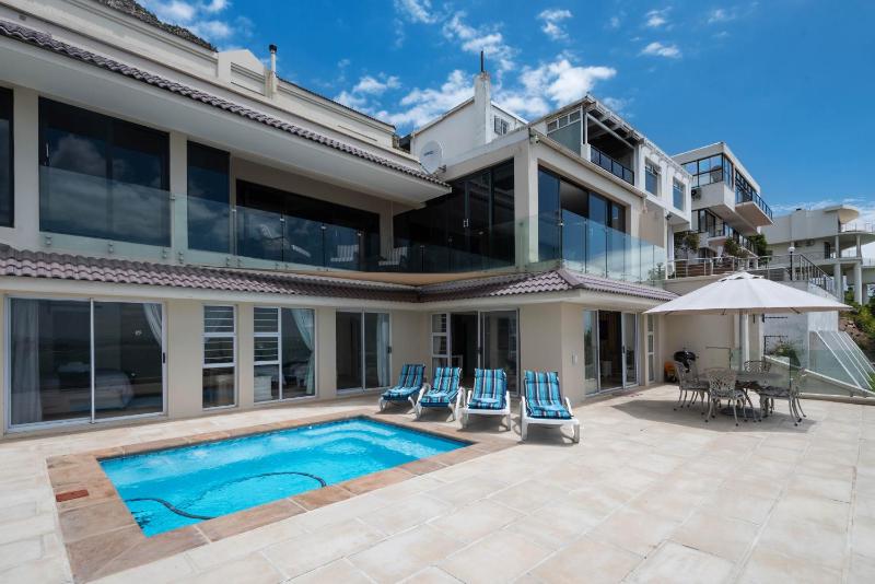 'Harbour Views' - 2 bedroom sleeps 4 with private pool and large veranda! - image 14