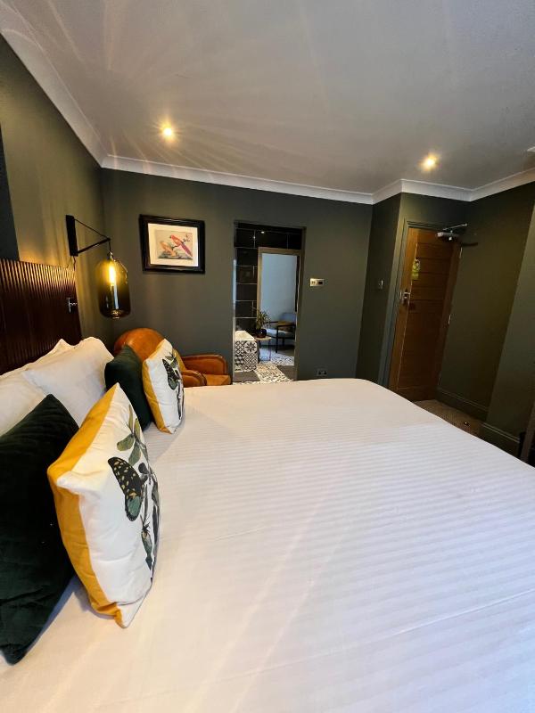 Superior King  Room image 2