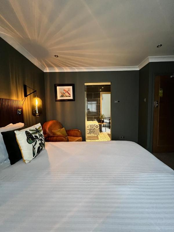 Superior King  Room image 4
