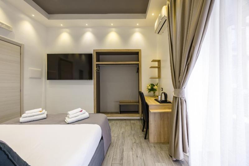 Double or Twin Room image 4