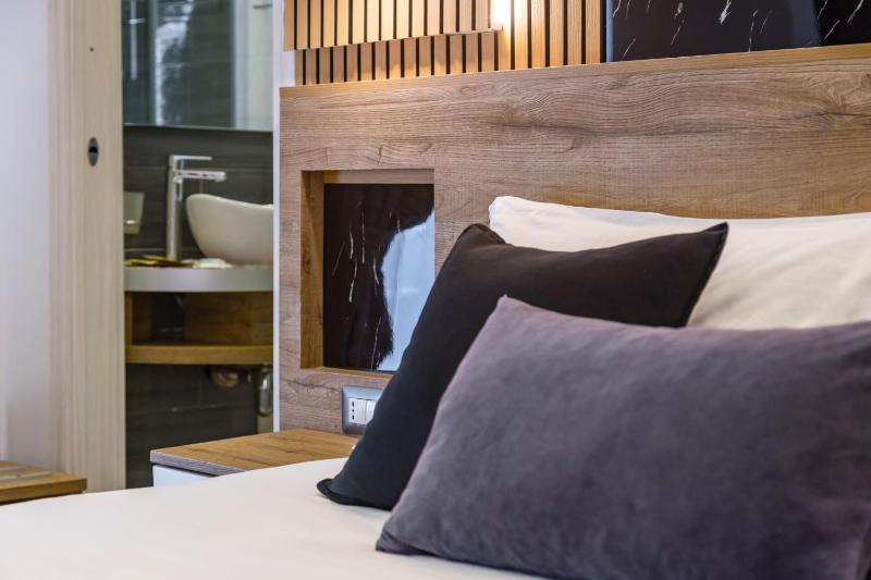 Economy Double Room image 4