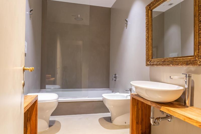 Spanish Steps DeLuxe Apartment - image 11