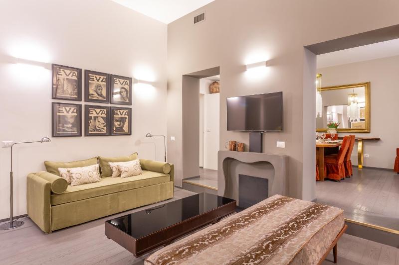 Spanish Steps DeLuxe Apartment - image 15