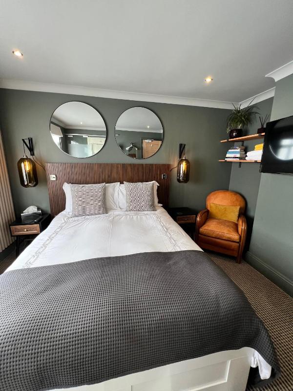King Room image 3