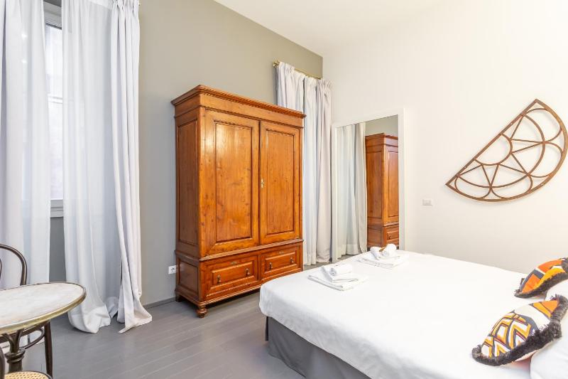 Spanish Steps DeLuxe Apartment - image 9