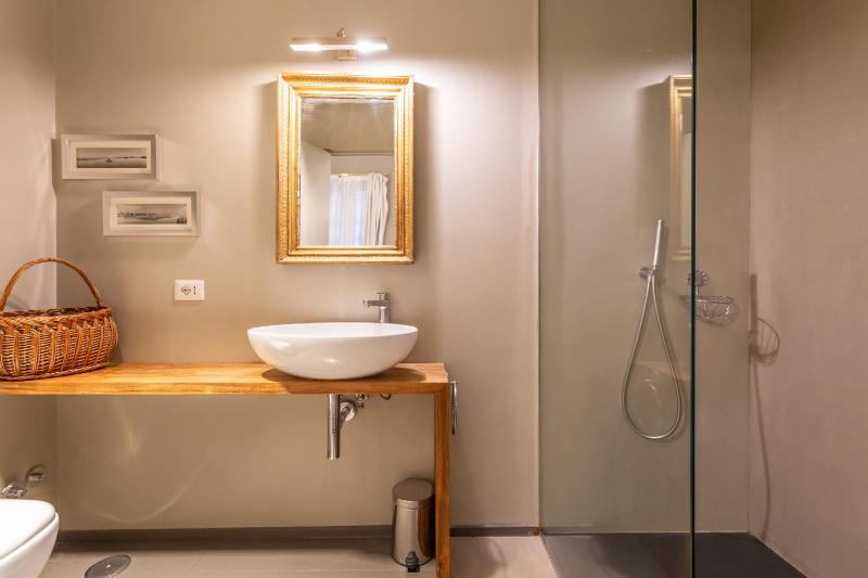 Spanish Steps DeLuxe Apartment - image 16
