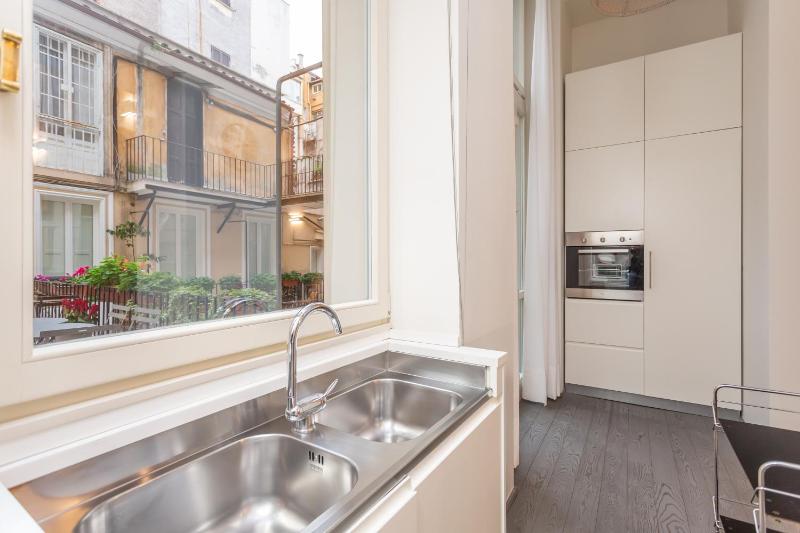 Spanish Steps DeLuxe Apartment - image 10