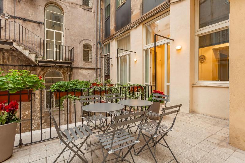 Deluxe Apartment image 2