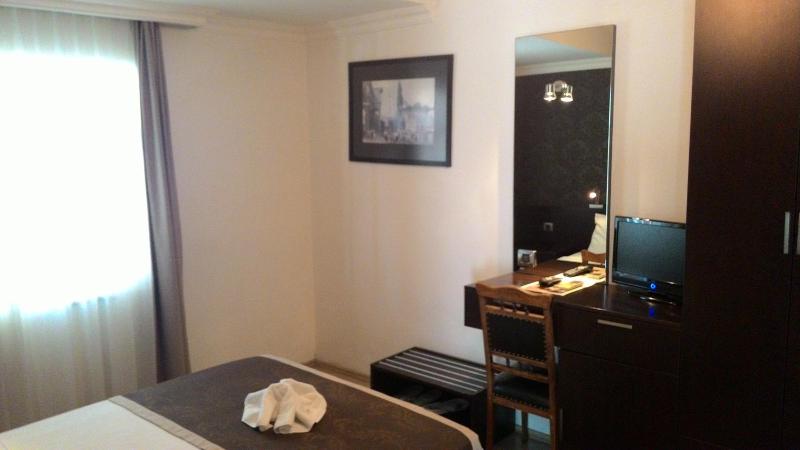 Standard Double or Twin Room image 3