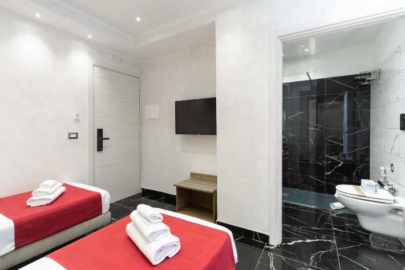 Quadruple Room image 2