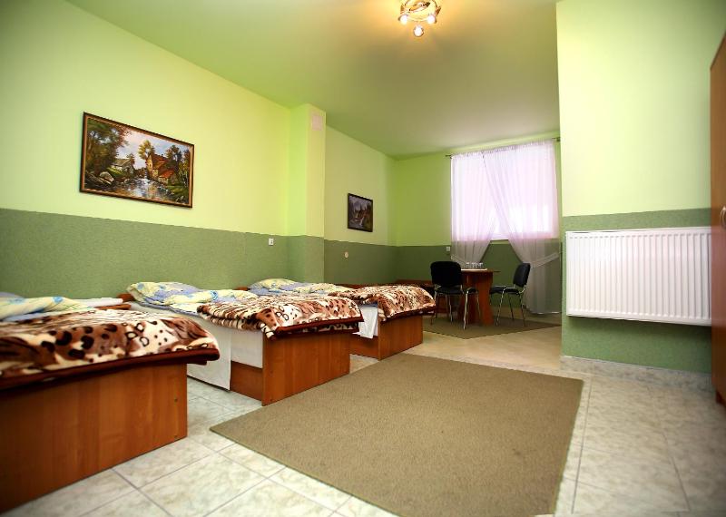 Quadruple Room - Non-Smoking image 3