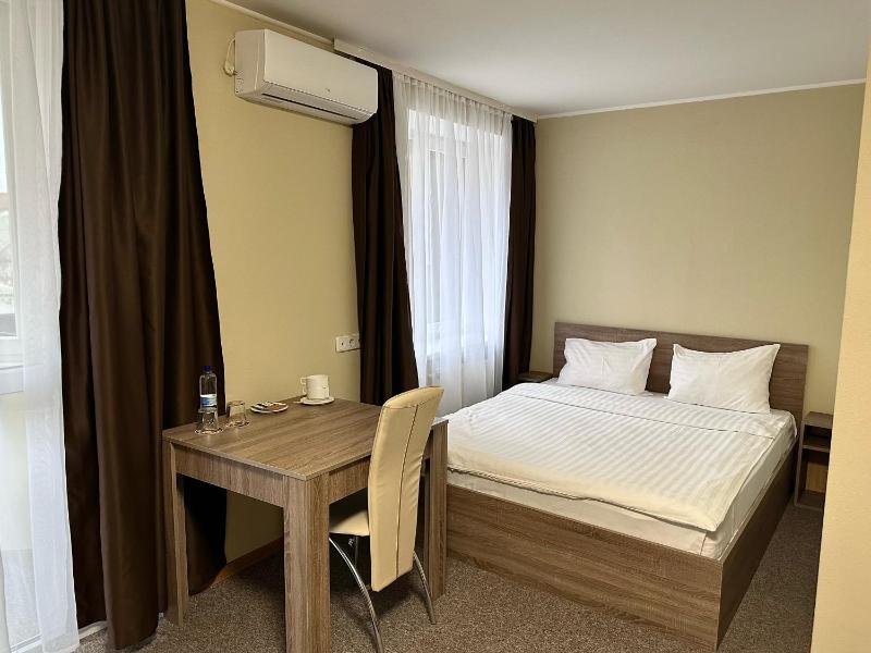 Deluxe Double Room image 1