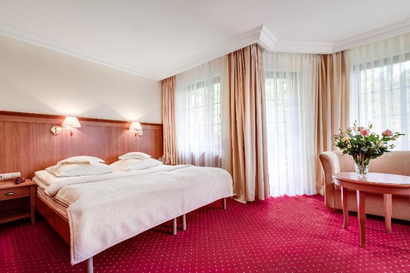 Triple Room with Balcony image 3