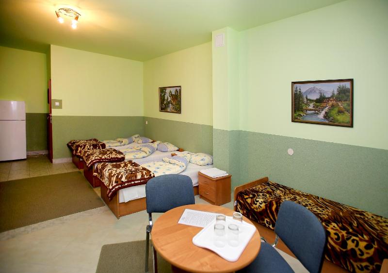 Quadruple Room - Non-Smoking image 4
