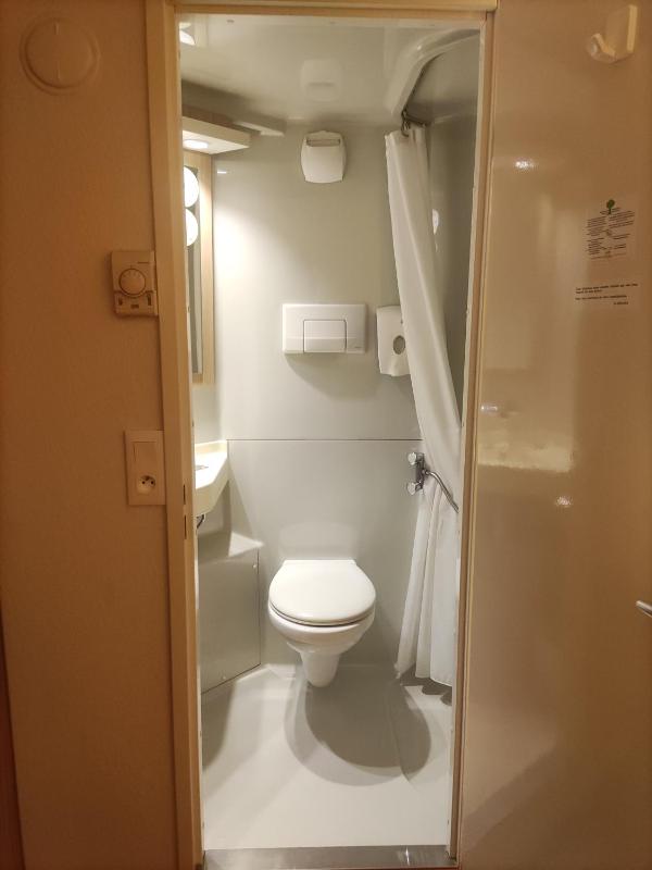Double Room image 2