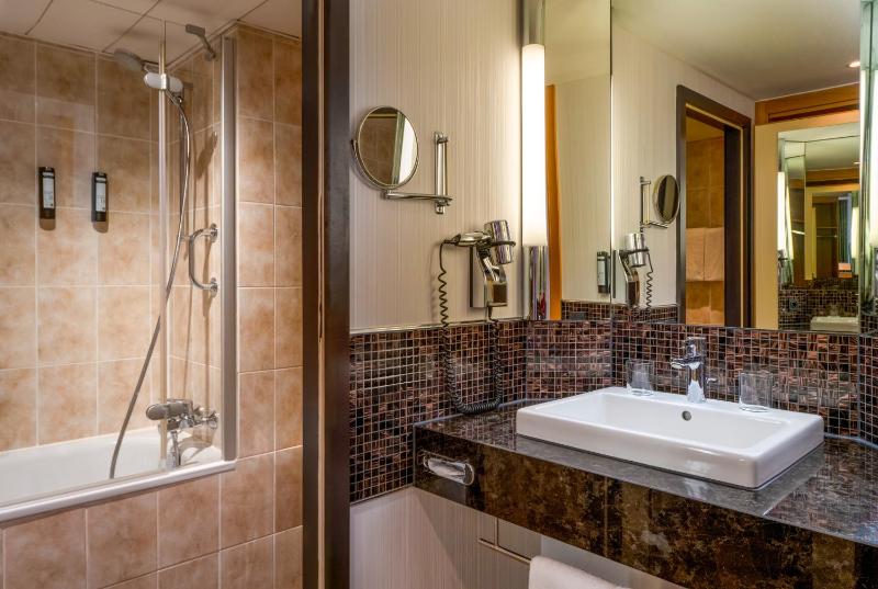 Classic Queen Room image 4