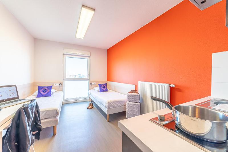 Studio Apartment - Twin image 3