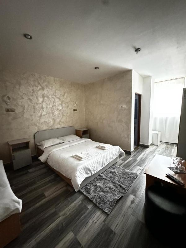 Superior Triple Room image 1